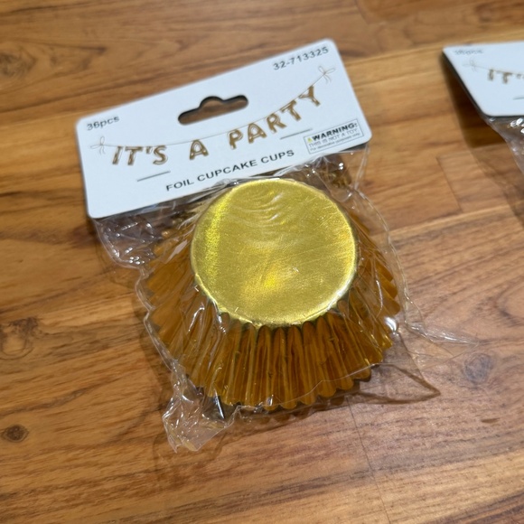 Bundle of Let's Party Party Supplies - Picture 2 of 7